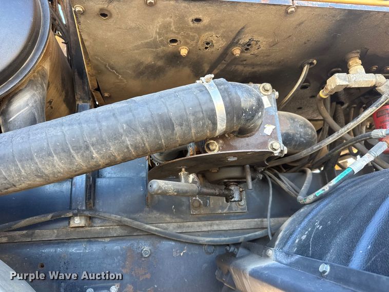 image for item ET4494 2002 Mack RB688S hydrovac truck