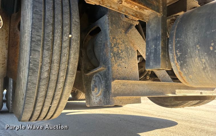 image for item ET4494 2002 Mack RB688S hydrovac truck