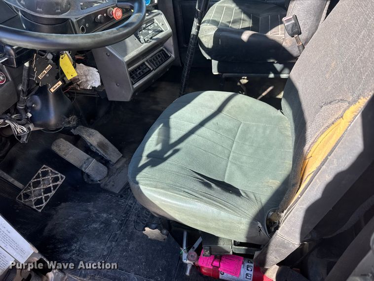 image for item ET4494 2002 Mack RB688S hydrovac truck