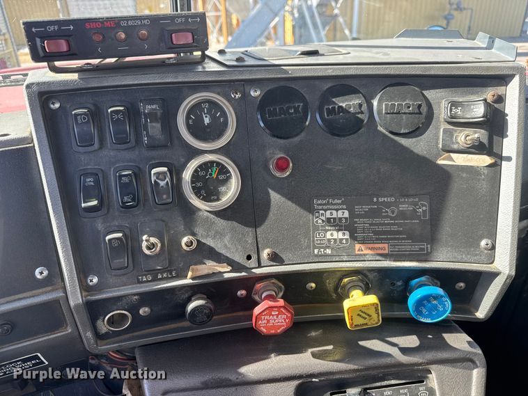 image for item ET4494 2002 Mack RB688S hydrovac truck