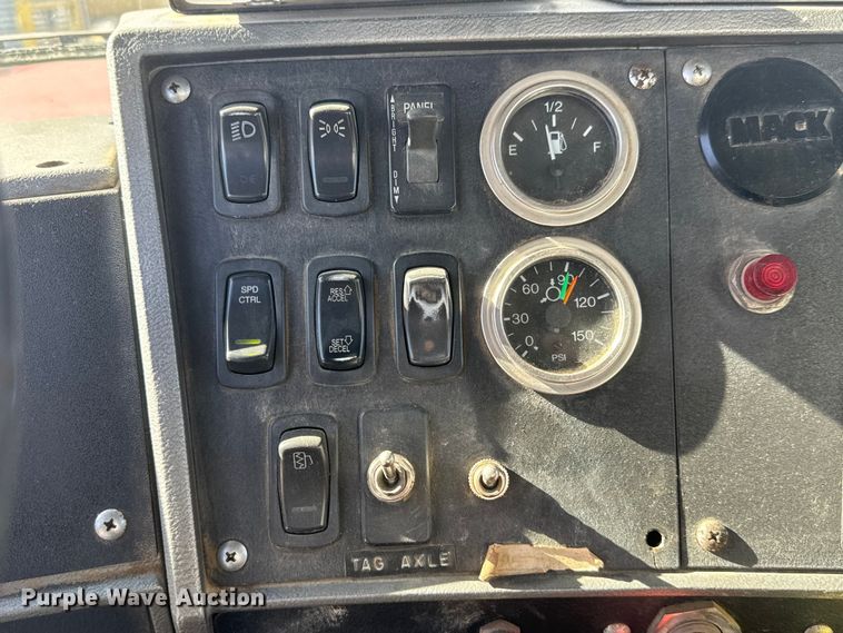 image for item ET4494 2002 Mack RB688S hydrovac truck