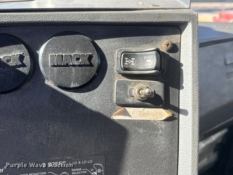 image for item ET4494 2002 Mack RB688S hydrovac truck