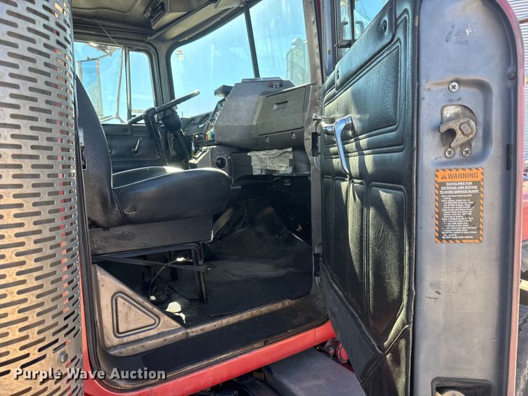 image for item ET4494 2002 Mack RB688S hydrovac truck