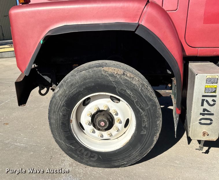 image for item ET4494 2002 Mack RB688S hydrovac truck