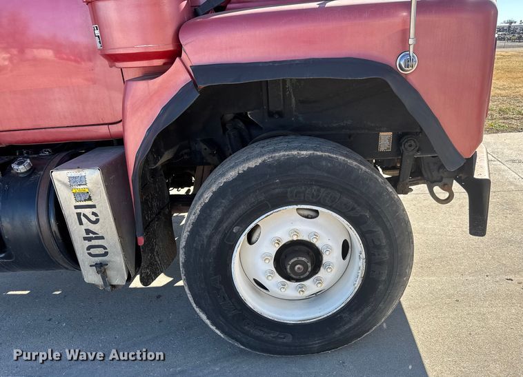 image for item ET4494 2002 Mack RB688S hydrovac truck