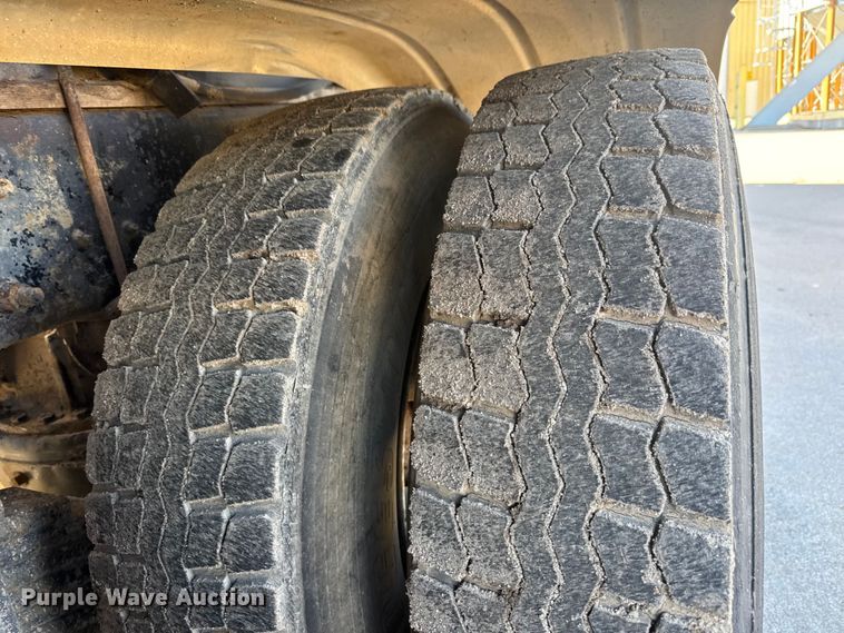 image for item ET4494 2002 Mack RB688S hydrovac truck