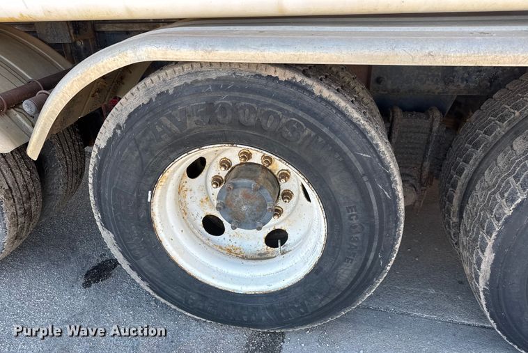 image for item ET4494 2002 Mack RB688S hydrovac truck