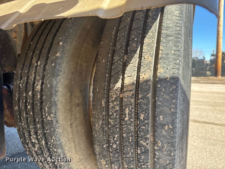 image for item ET4494 2002 Mack RB688S hydrovac truck