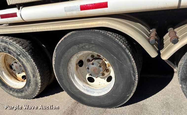 image for item ET4494 2002 Mack RB688S hydrovac truck