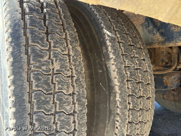 image for item ET4494 2002 Mack RB688S hydrovac truck