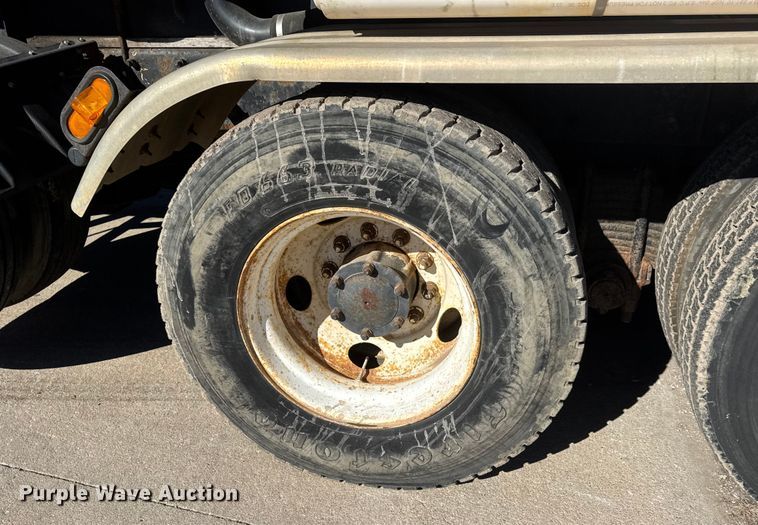 image for item ET4494 2002 Mack RB688S hydrovac truck