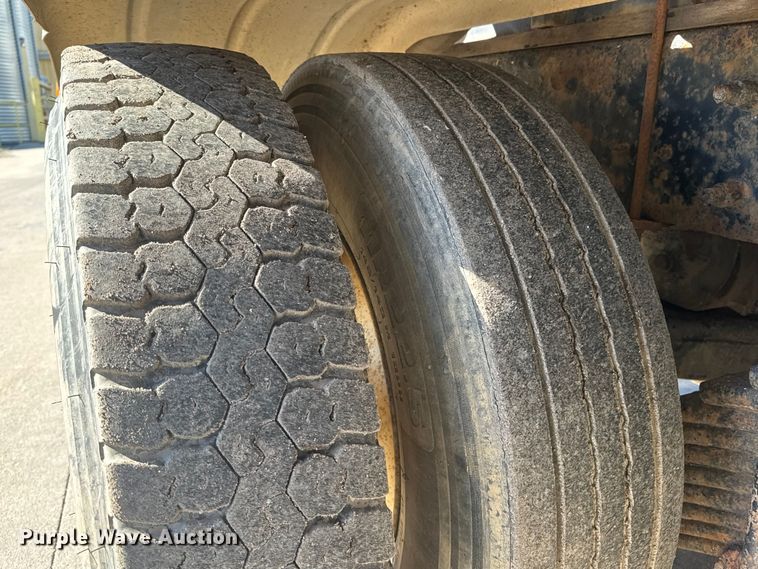 image for item ET4494 2002 Mack RB688S hydrovac truck