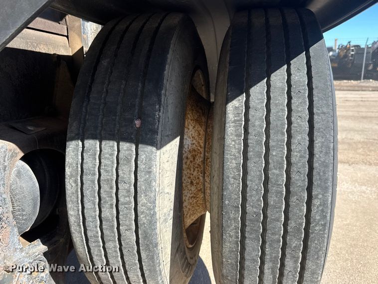 image for item ET4494 2002 Mack RB688S hydrovac truck