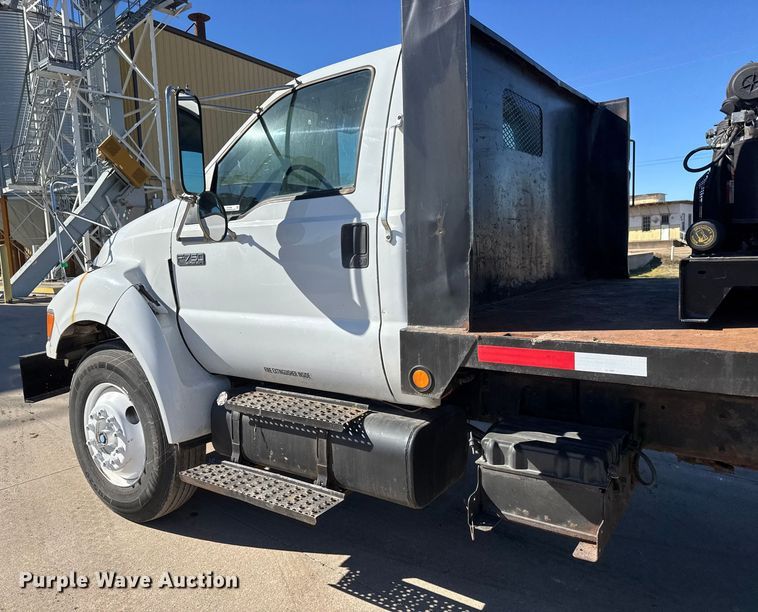 image for item ET4496 2008 Ford F750 Super Duty XL  flatbed truck with vacuum excavator