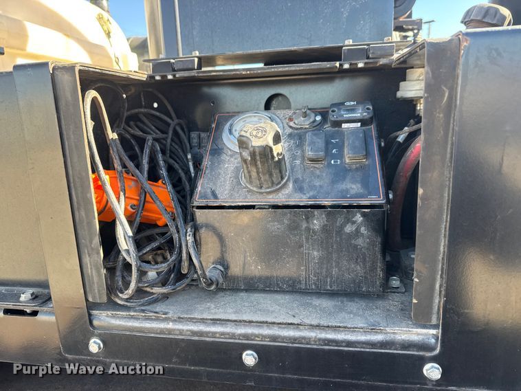 image for item ET4496 2008 Ford F750 Super Duty XL  flatbed truck with vacuum excavator