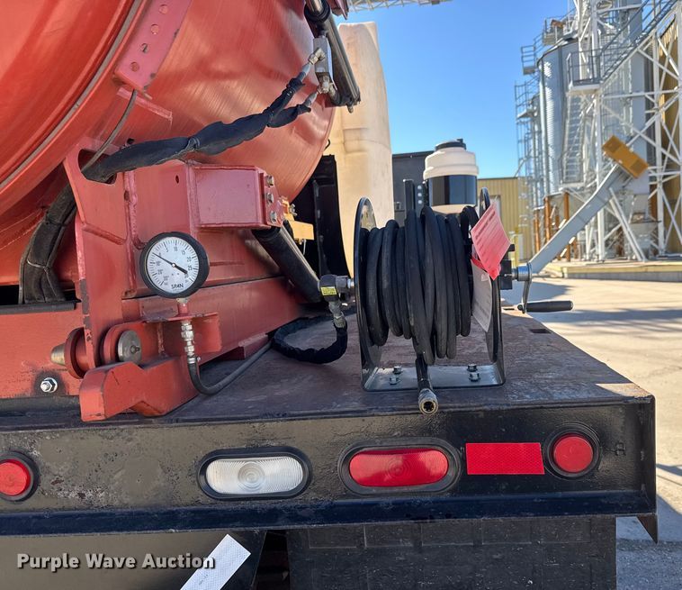 image for item ET4496 2008 Ford F750 Super Duty XL  flatbed truck with vacuum excavator