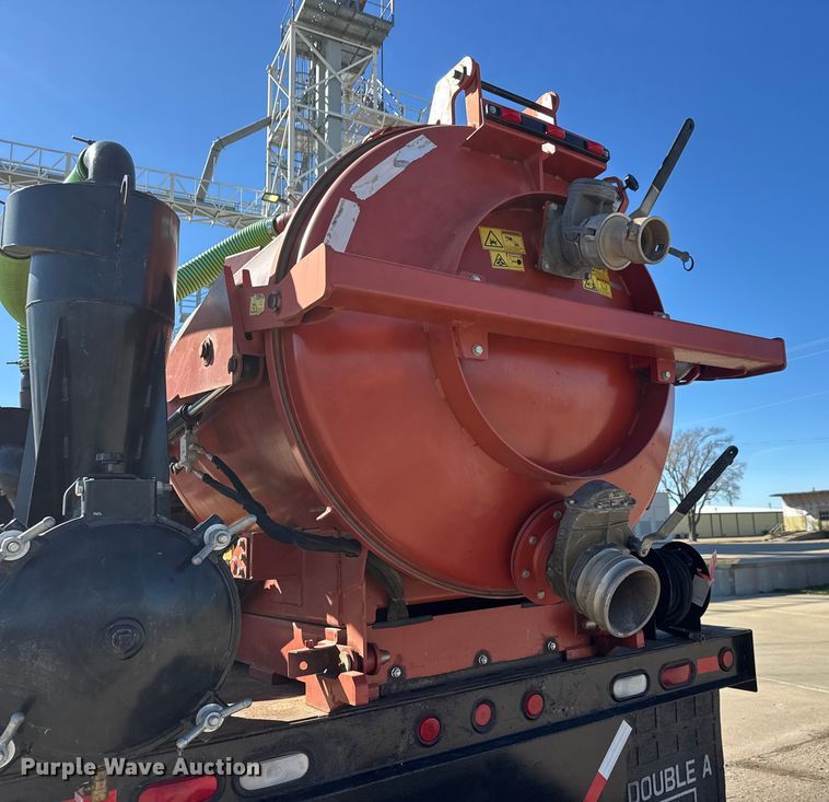 image for item ET4496 2008 Ford F750 Super Duty XL  flatbed truck with vacuum excavator