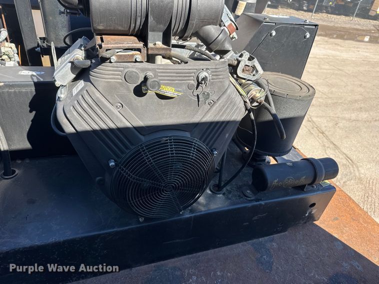 image for item ET4496 2008 Ford F750 Super Duty XL  flatbed truck with vacuum excavator