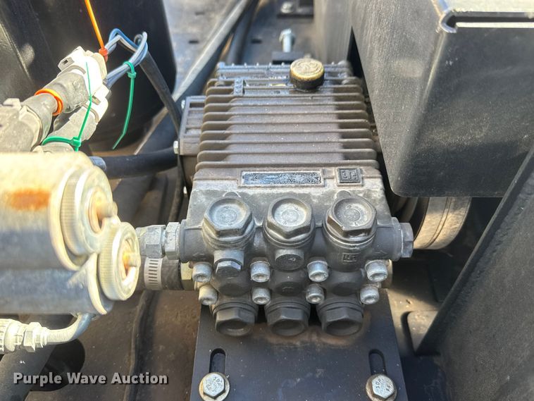 image for item ET4496 2008 Ford F750 Super Duty XL  flatbed truck with vacuum excavator