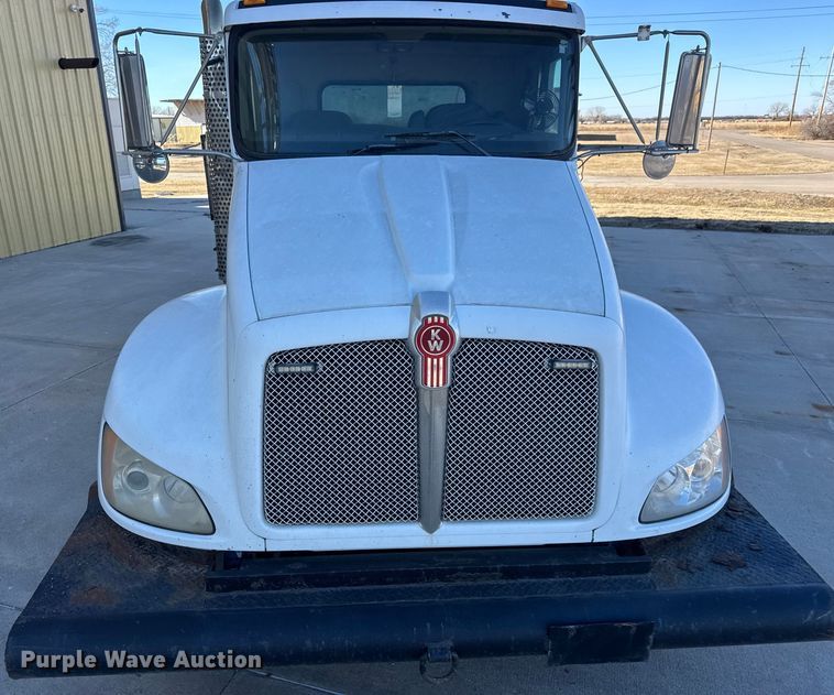 image for item ET4497 2009 Kenworth T270 flatbed truck with vacuum excavator