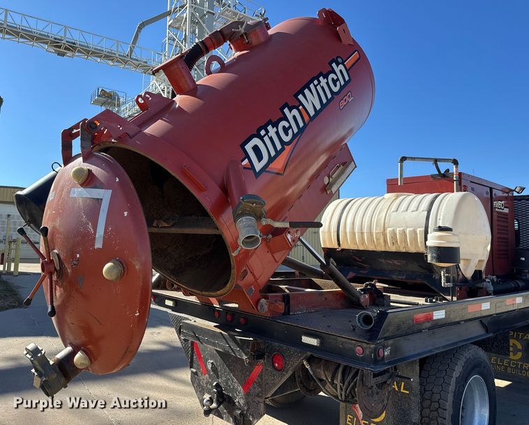 image for item ET4497 2009 Kenworth T270 flatbed truck with vacuum excavator