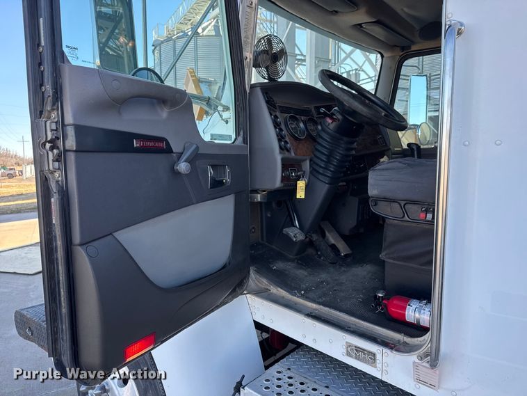 image for item ET4497 2009 Kenworth T270 flatbed truck with vacuum excavator