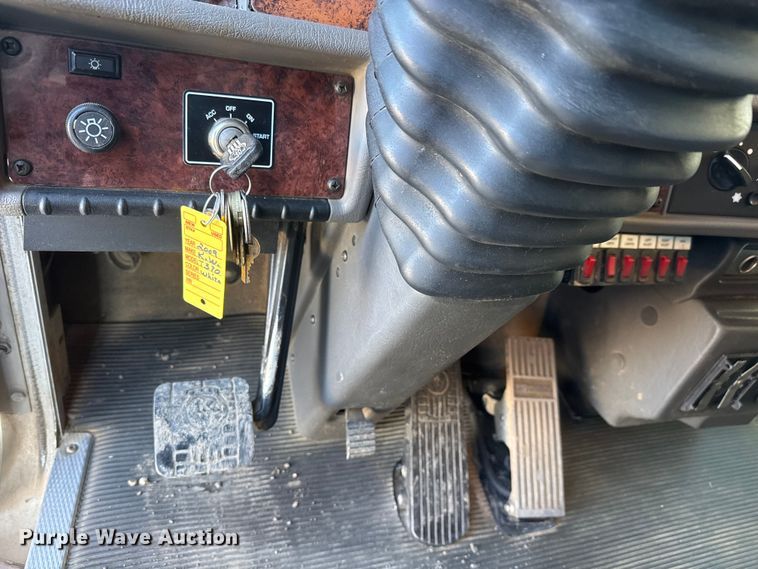 image for item ET4497 2009 Kenworth T270 flatbed truck with vacuum excavator