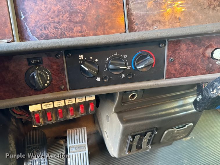 image for item ET4497 2009 Kenworth T270 flatbed truck with vacuum excavator