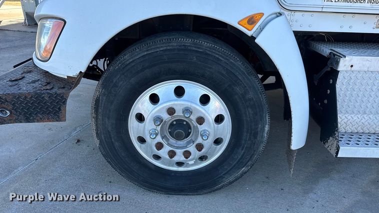 image for item ET4497 2009 Kenworth T270 flatbed truck with vacuum excavator