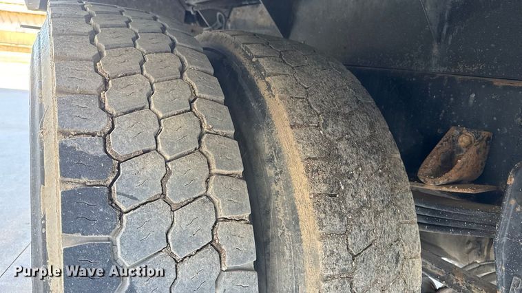 image for item ET4497 2009 Kenworth T270 flatbed truck with vacuum excavator