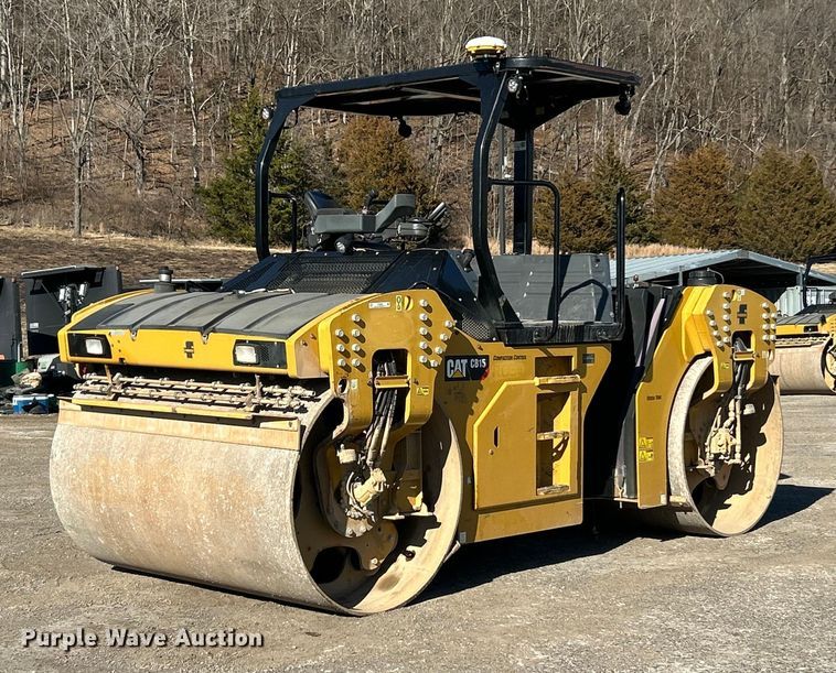 image for item ET6894 2018 Caterpillar CB15 double drum vibratory roller