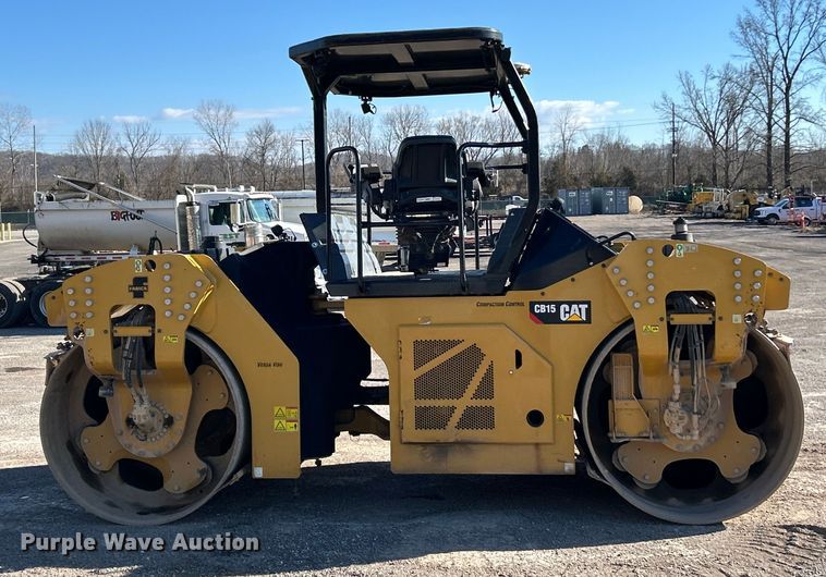 image for item ET6894 2018 Caterpillar CB15 double drum vibratory roller