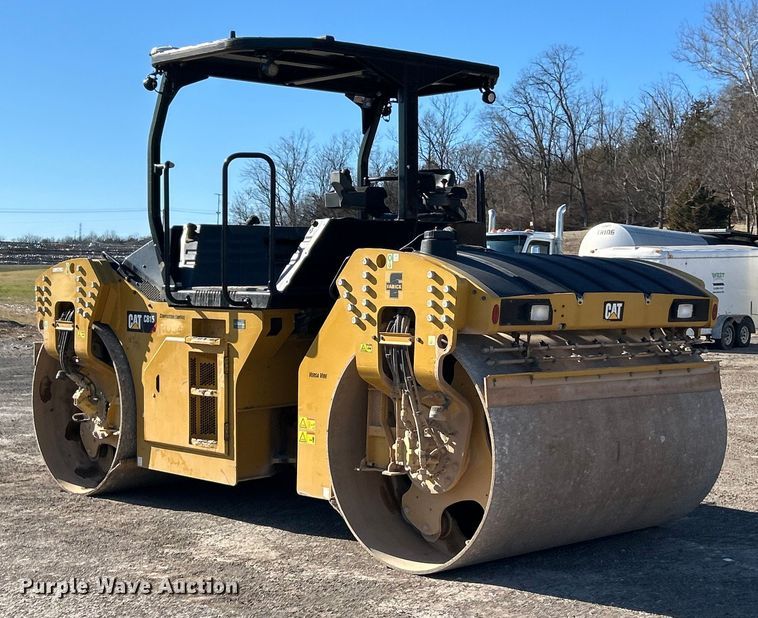 image for item ET6894 2018 Caterpillar CB15 double drum vibratory roller
