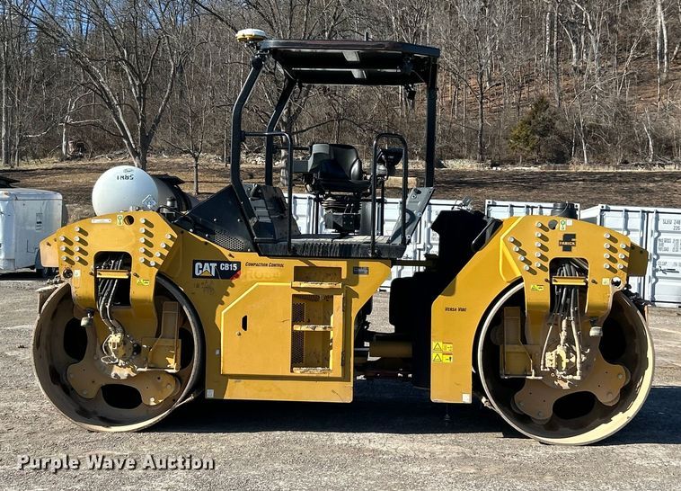 image for item ET6894 2018 Caterpillar CB15 double drum vibratory roller