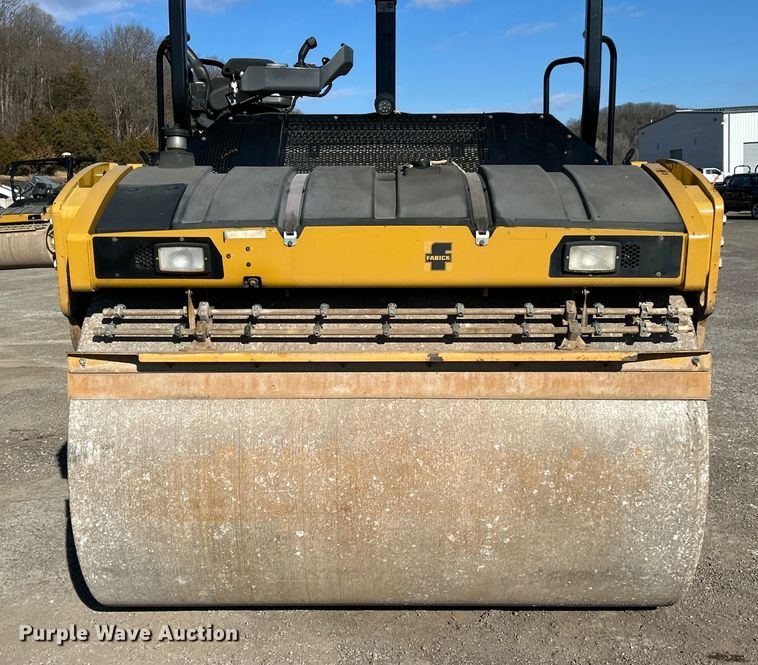 image for item ET6894 2018 Caterpillar CB15 double drum vibratory roller