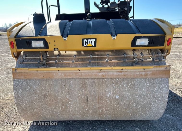 image for item ET6894 2018 Caterpillar CB15 double drum vibratory roller