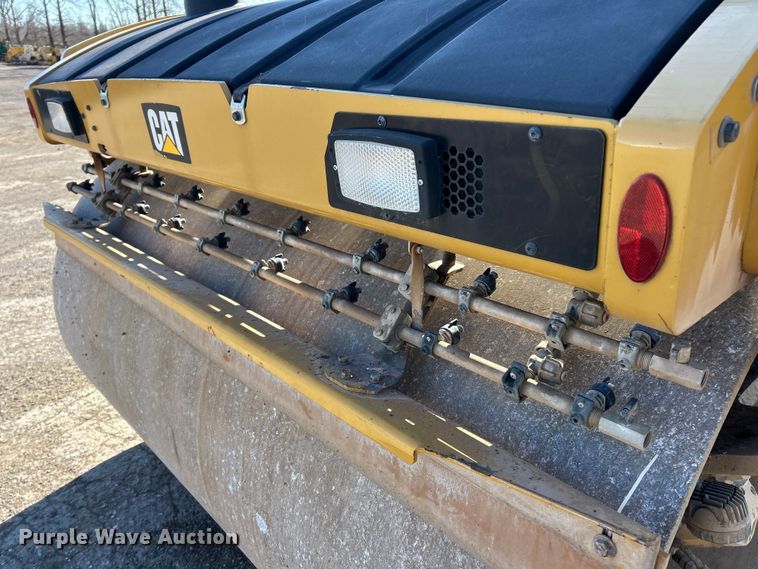image for item ET6894 2018 Caterpillar CB15 double drum vibratory roller