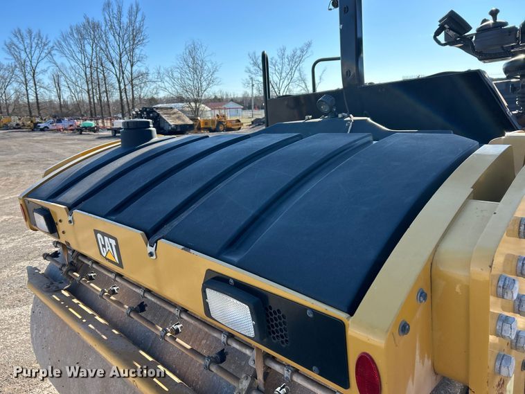 image for item ET6894 2018 Caterpillar CB15 double drum vibratory roller