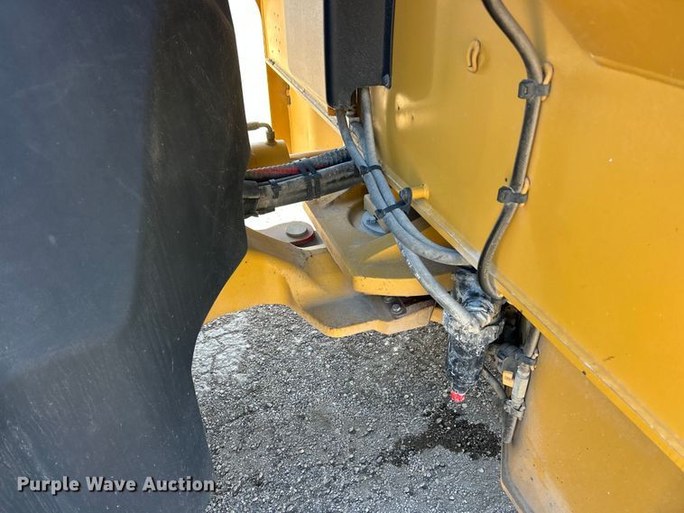 image for item ET6894 2018 Caterpillar CB15 double drum vibratory roller