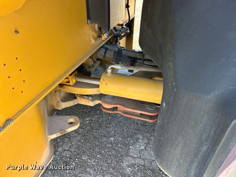 image for item ET6894 2018 Caterpillar CB15 double drum vibratory roller