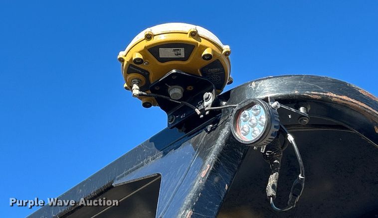 image for item ET6894 2018 Caterpillar CB15 double drum vibratory roller