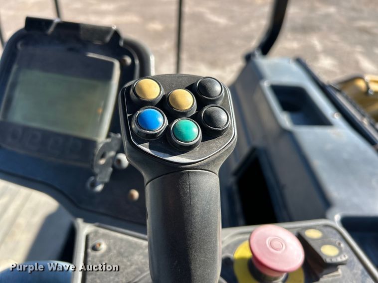 image for item ET6894 2018 Caterpillar CB15 double drum vibratory roller