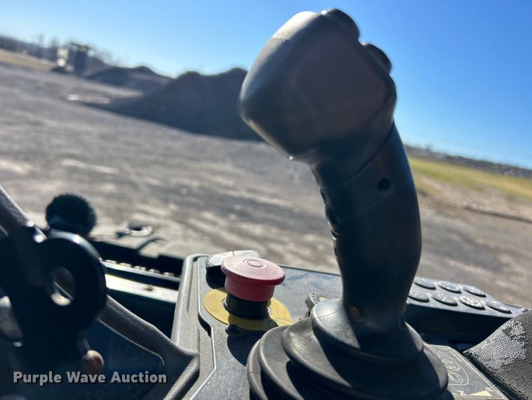 image for item ET6894 2018 Caterpillar CB15 double drum vibratory roller