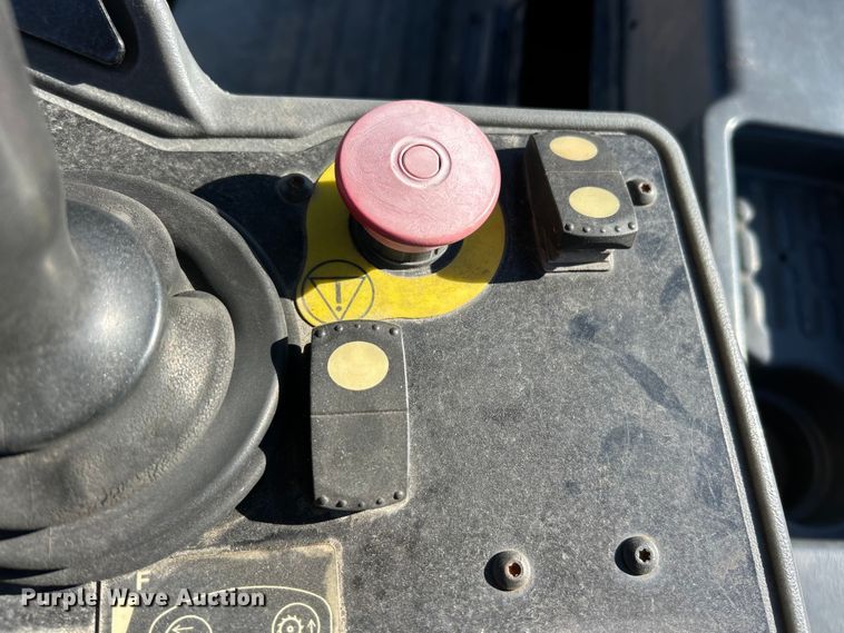 image for item ET6894 2018 Caterpillar CB15 double drum vibratory roller