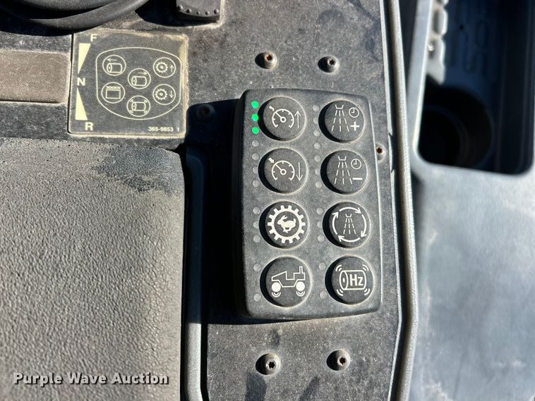 image for item ET6894 2018 Caterpillar CB15 double drum vibratory roller