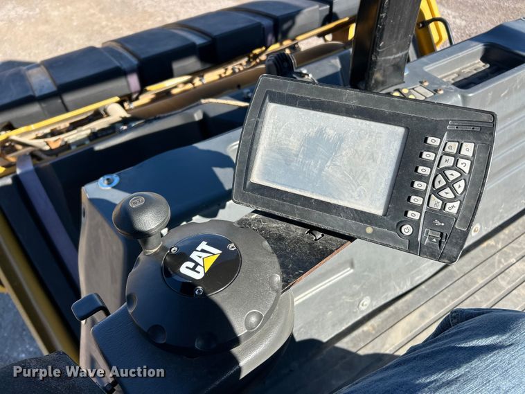 image for item ET6894 2018 Caterpillar CB15 double drum vibratory roller