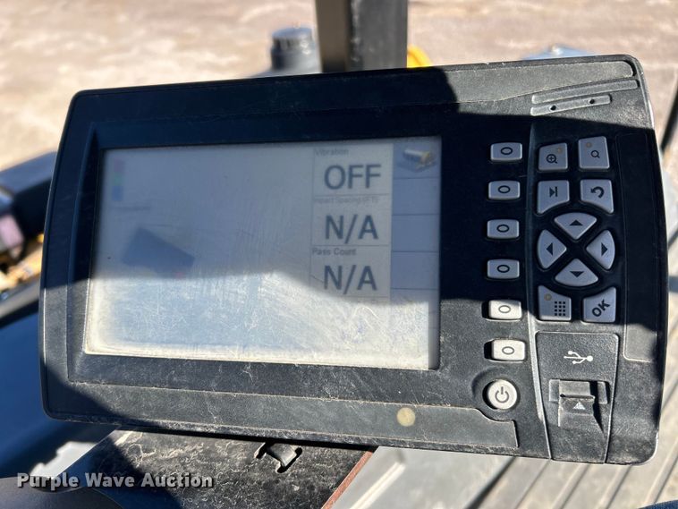 image for item ET6894 2018 Caterpillar CB15 double drum vibratory roller