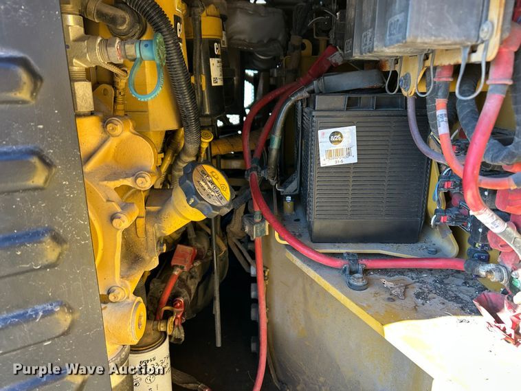 image for item ET6894 2018 Caterpillar CB15 double drum vibratory roller