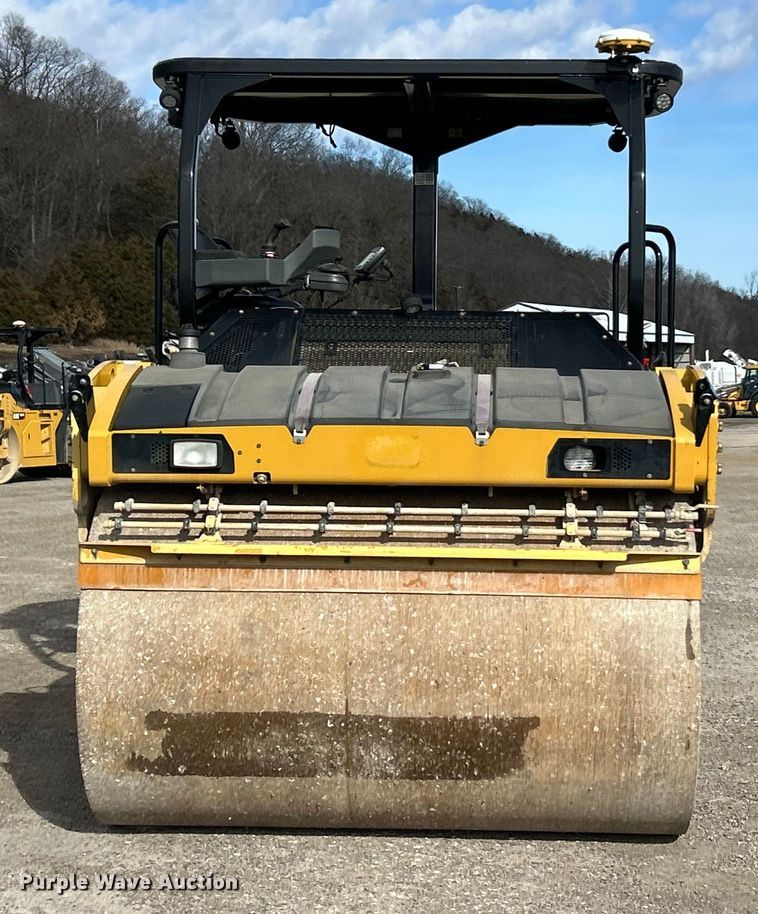 image for item ET6895 2018 Caterpillar CB15 double drum vibratory roller