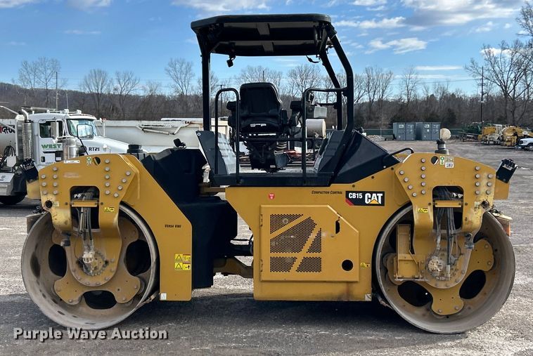 image for item ET6895 2018 Caterpillar CB15 double drum vibratory roller